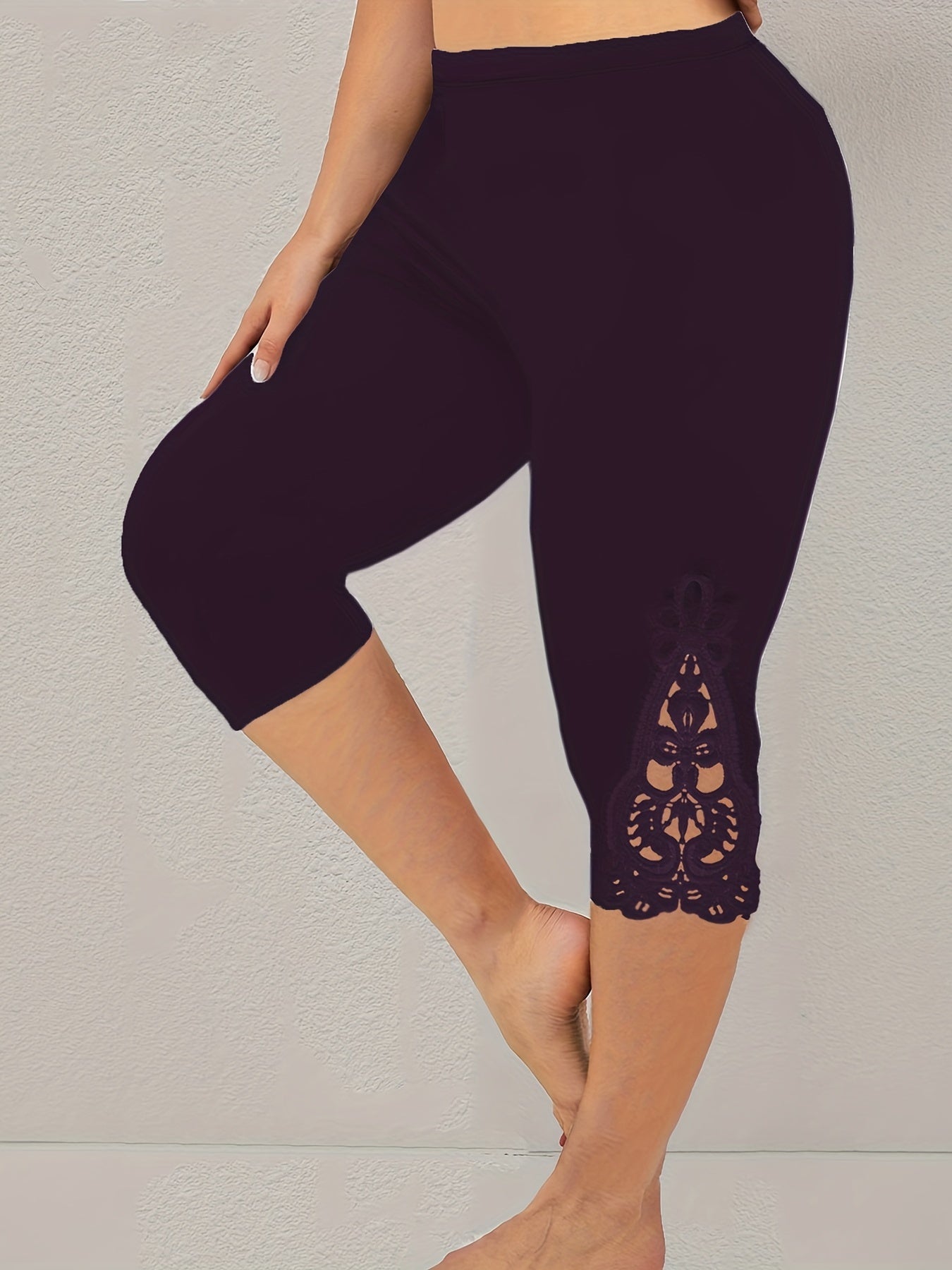 Plus Size Sports Pants, Women's Plus Plain Contrast Lace Medium Stretch Skinny Sports Capri Pants