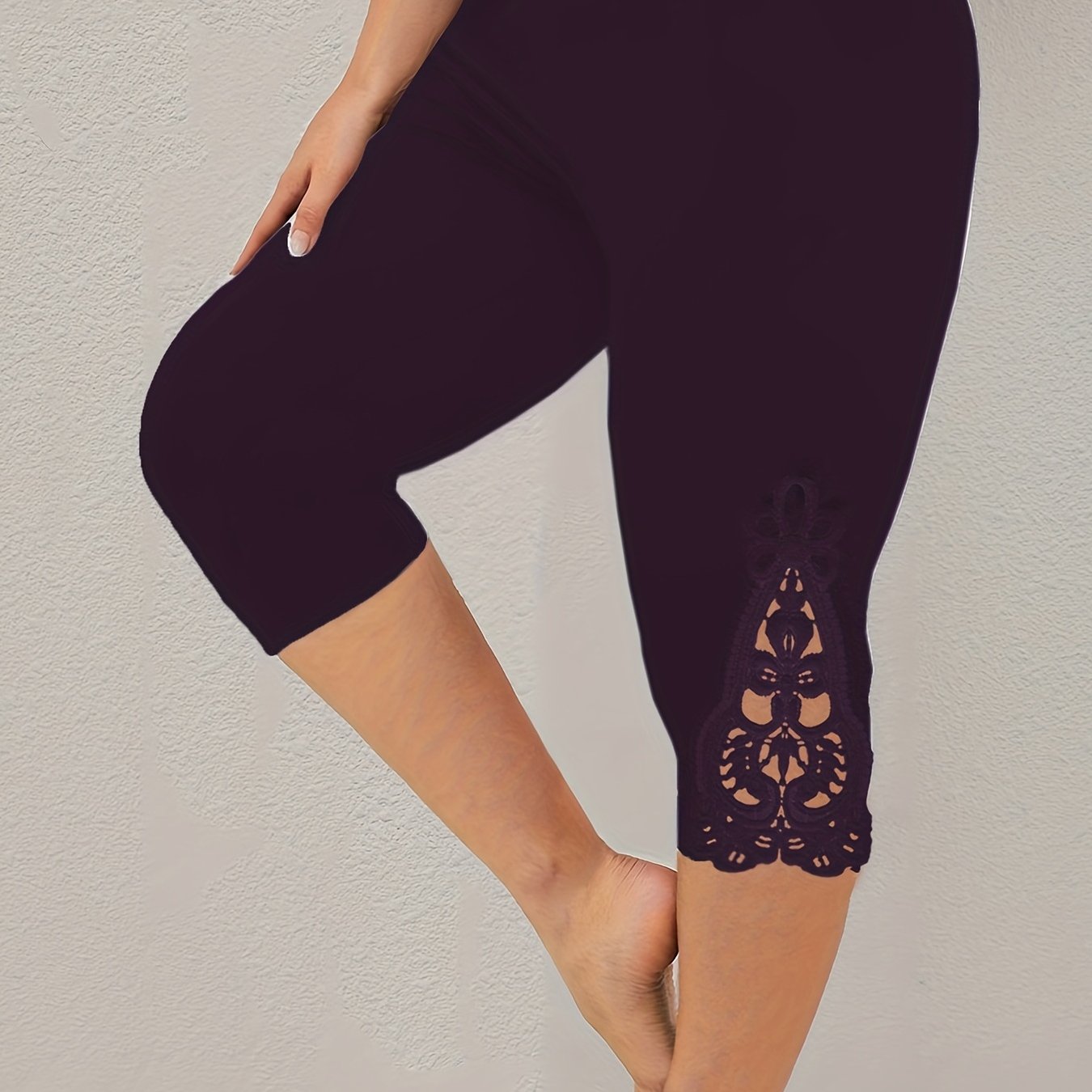 Plus Size Sports Pants, Women's Plus Plain Contrast Lace Medium Stretch Skinny Sports Capri Pants